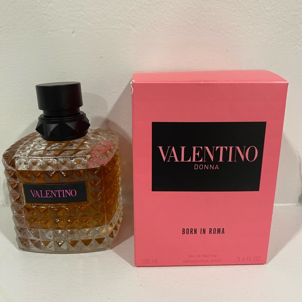 Valentino Donna Born in Roma Eau de Parfum - Pink and Black Packaging